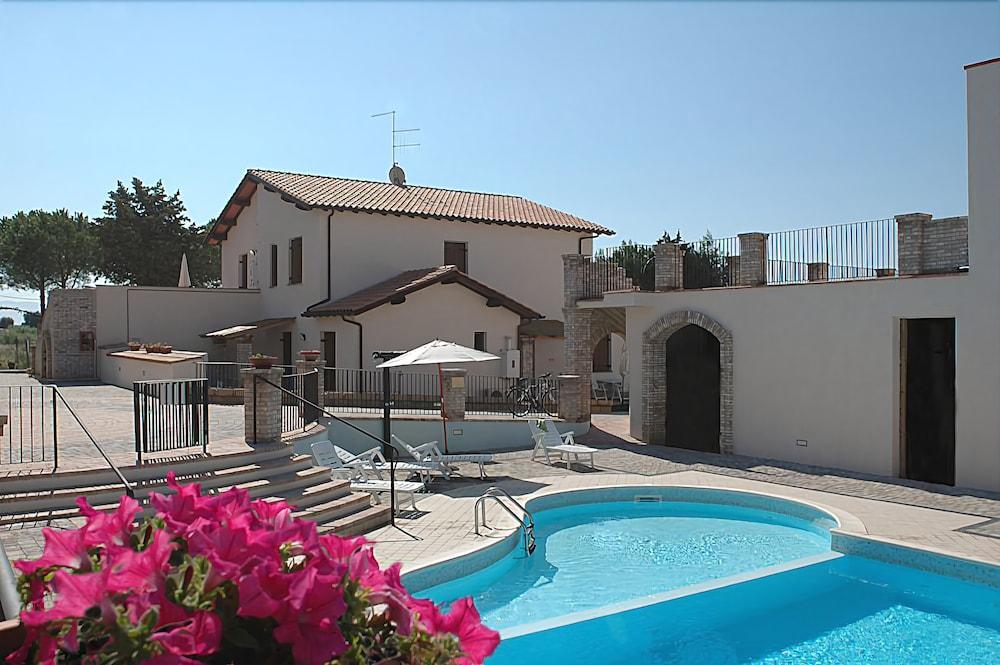 Borgo Valmarina Aparthotel Follonica Buitenkant foto