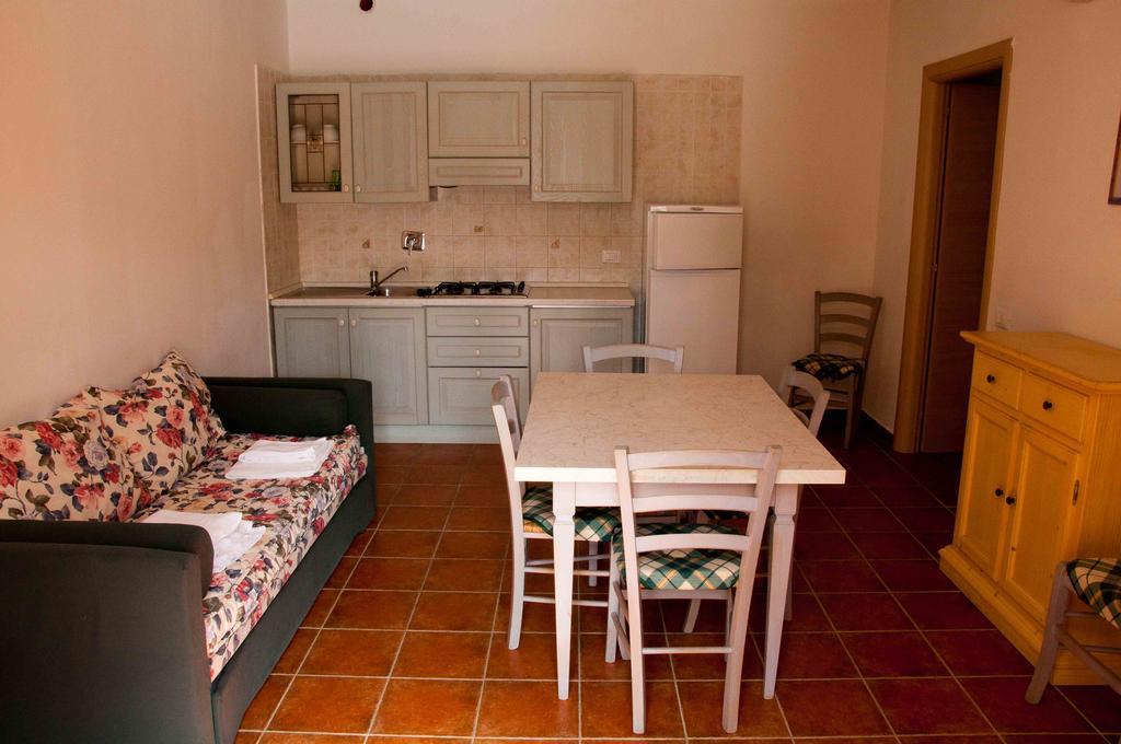 Borgo Valmarina Aparthotel Follonica Kamer foto