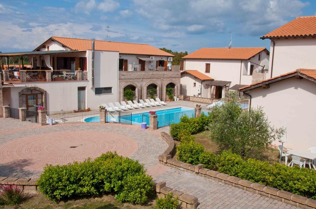 Borgo Valmarina Aparthotel Follonica Buitenkant foto
